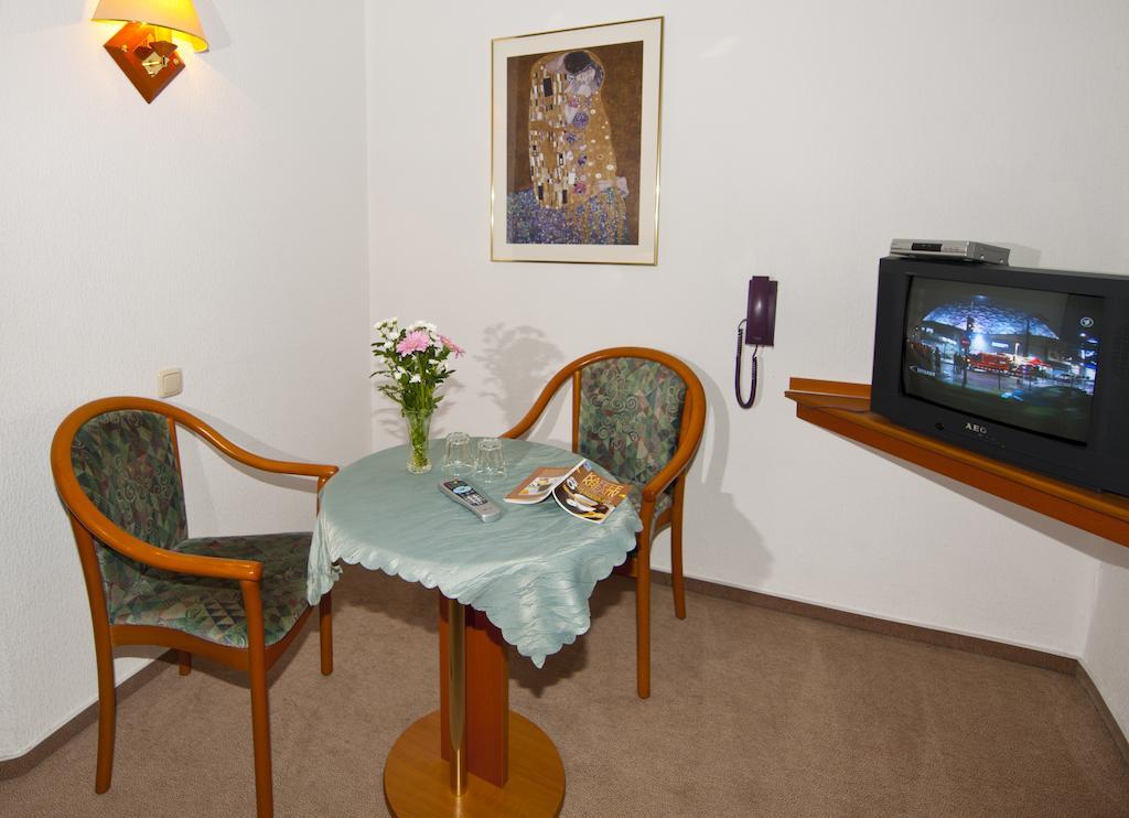 Pension Cafe Suzette Гота Номер фото